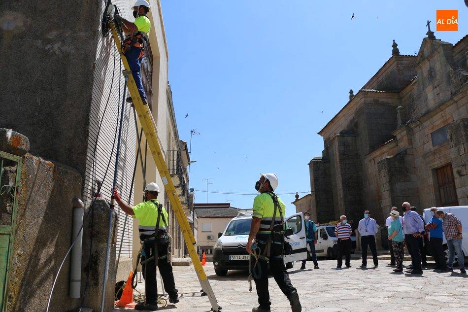 Foto de archivo de la llegada de la banda ancha a Barruecopardo