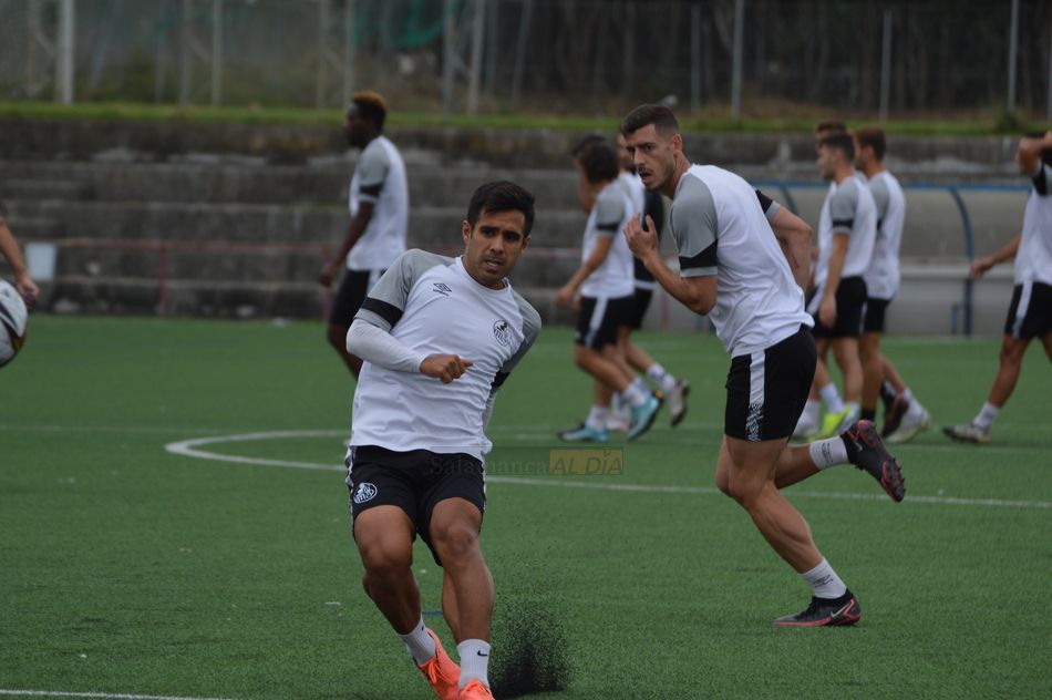 Télles realiza un tiro / Carlos Cuervo