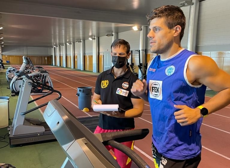 Un musculado Huerta, en la cinta de correr