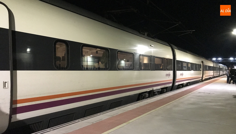 Tren Alvia en la estación de Salamanca - Archivo