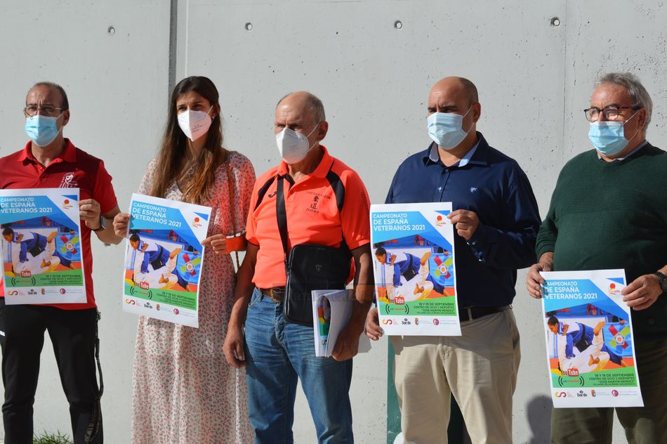 Las personalidades, en el acto / Carlos Cuervo