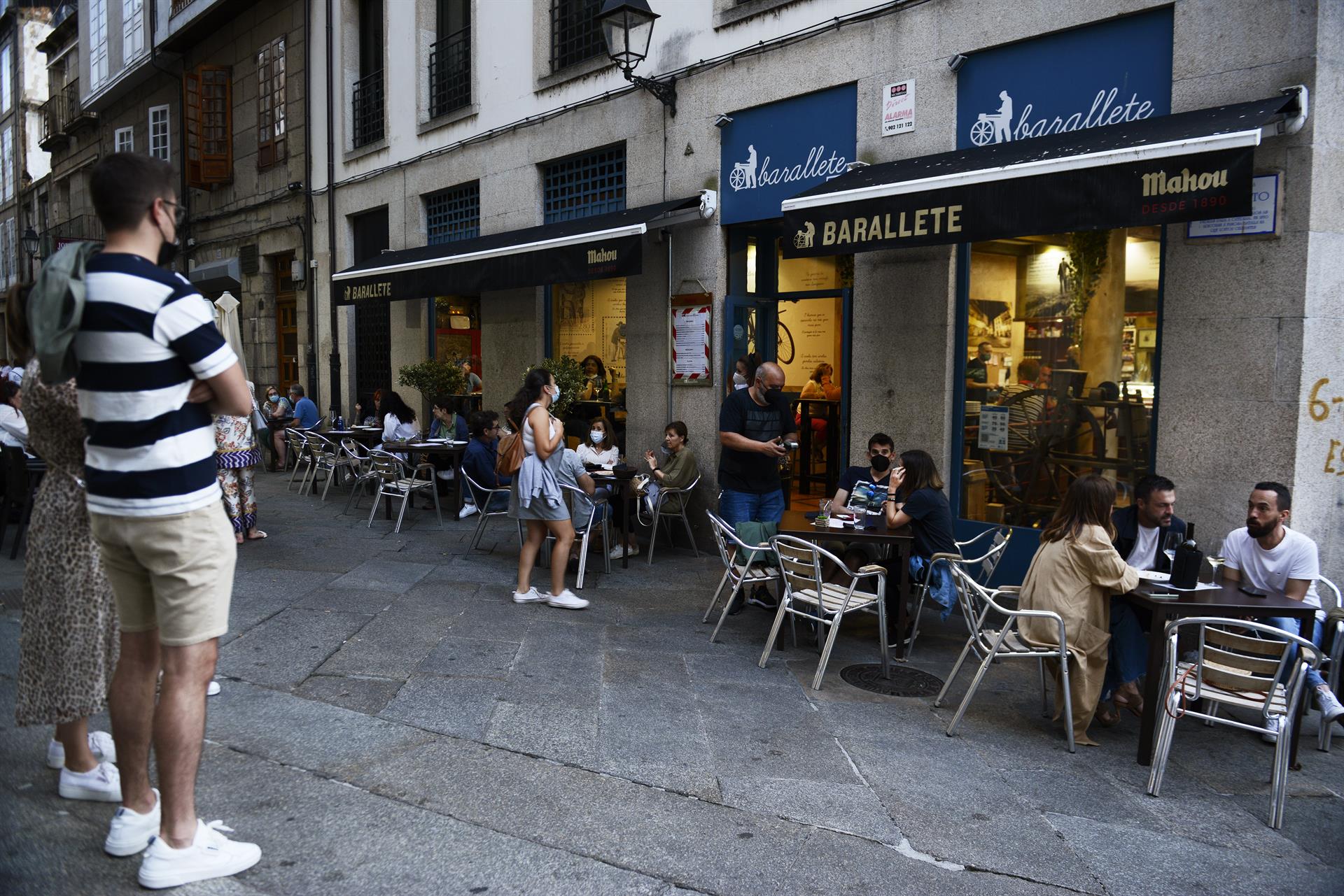 Sanidad notifica 4.075 nuevos casos de coronavirus, 101 muertes y la incidencia desciende a 96