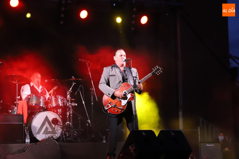 Actuación del grupo salmantino Rockin’ Hellfire en la final de este certamen, en el patio del Da2. Foto de Lydia González