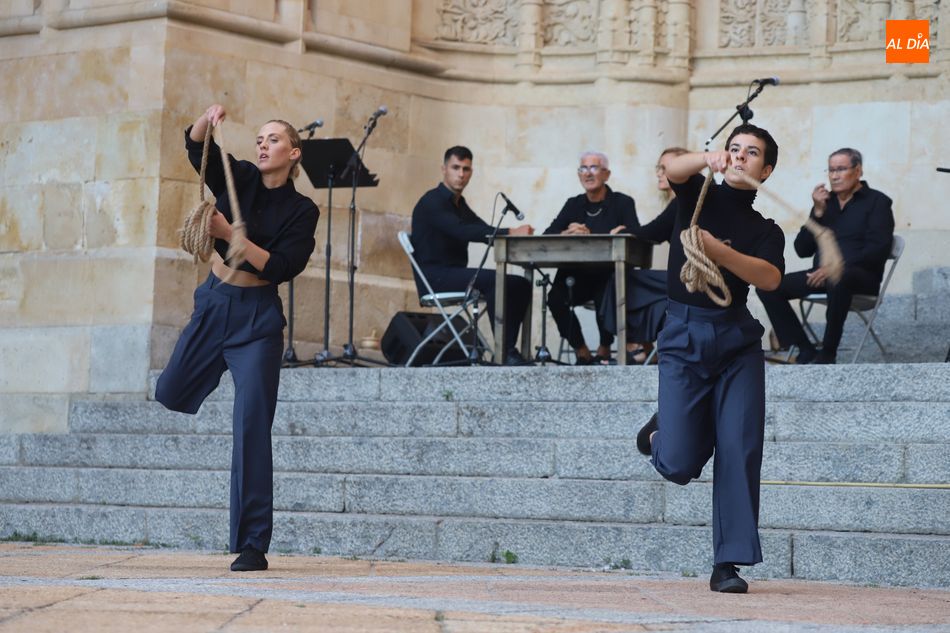 Una de las escenas de este espectáculo, Caminos y Bueyes en el Patio Chico. Foto de Lydia González