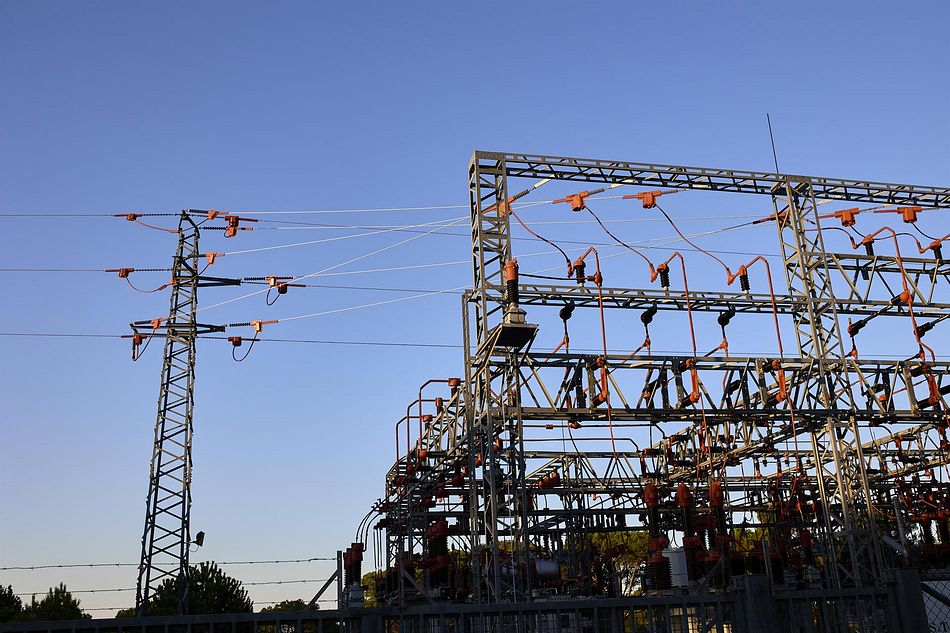 El precio de la luz continúa su rebaja este domingo, hasta los 146,57 euros/MWh