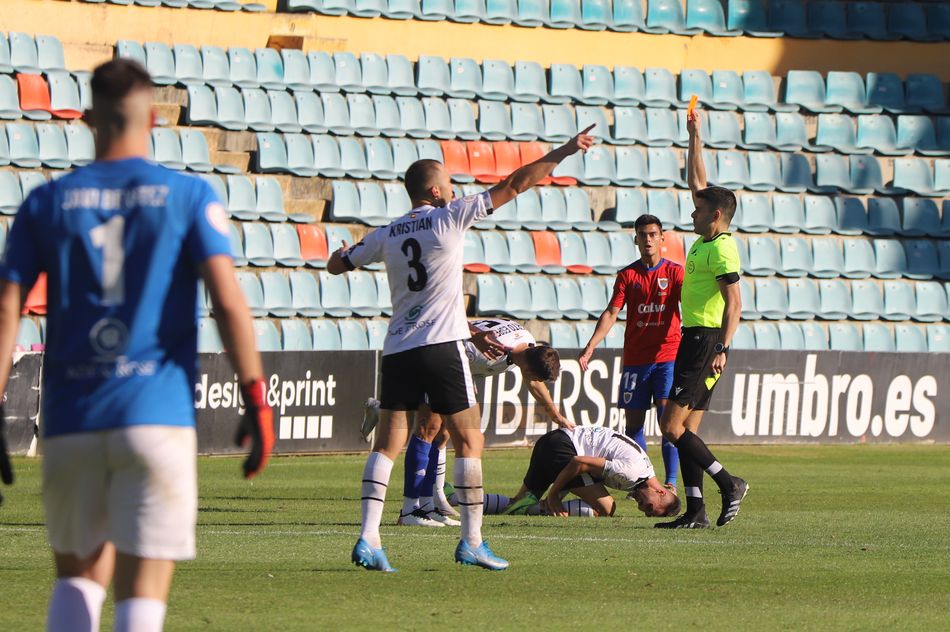 Momento en el que el Bergantiños se queda con uno menos / Lydia González