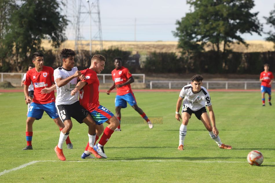 El filial del Salamanca UDS, en Las Pistas, este curso / Lydia González