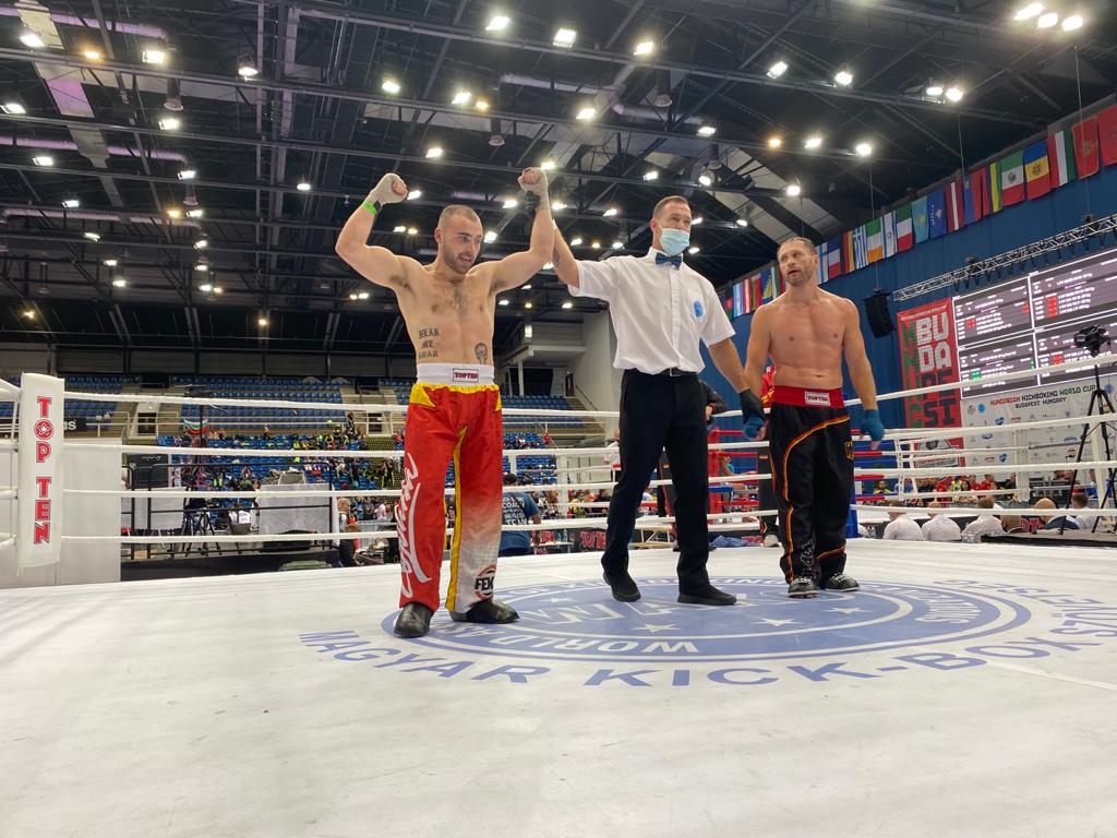 Jaime Lizana, tras ganar un combate