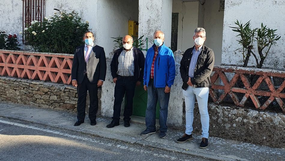 Eloy Ruiz junto con el elcalde de Cerezal de Peñaorcada y el diputado provincial Manuel Hernández