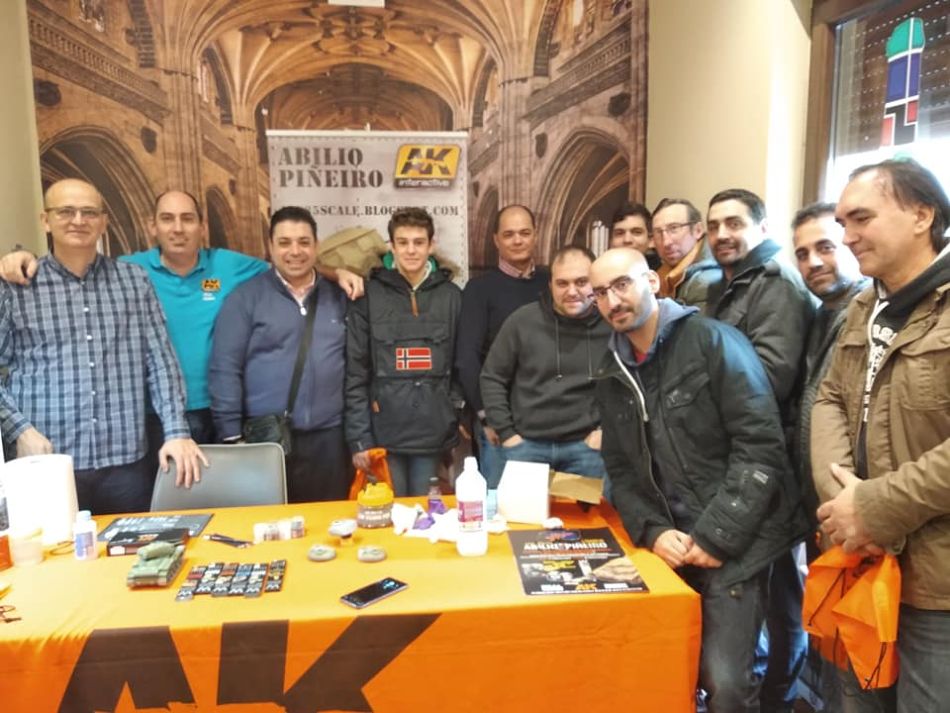 Miembros de la asociación en un taller celebrado en Model One antes de la pandemia - AMS