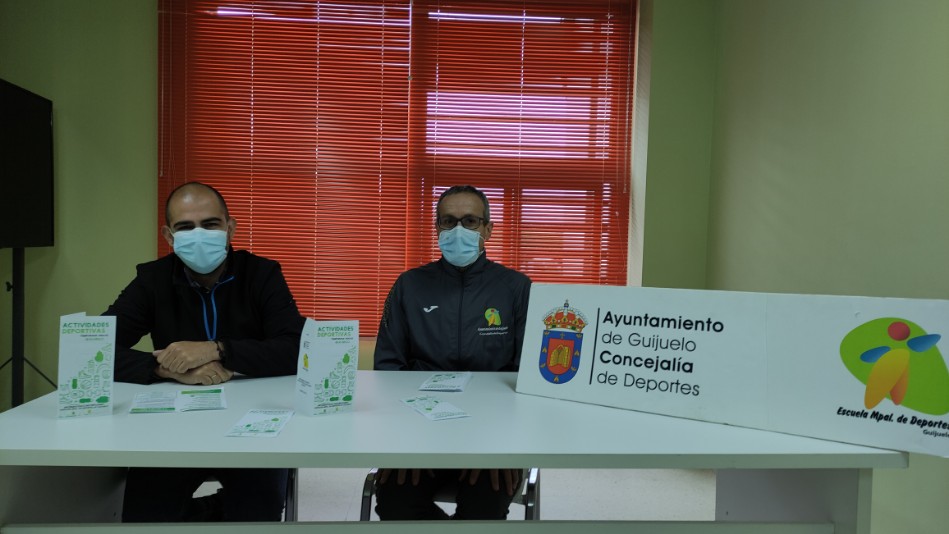 El concejal de Deportes, Carlos Arasa, y el coordinador de Deportes, Melchor Herráez - Kiko Robles