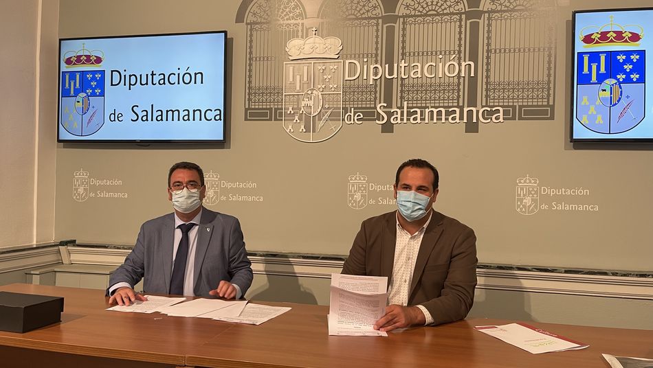 El diputado de cultura, David Mingo, y el  concejal de cultura del Ayuntamiento de Lebrija, José Ángel Martínez, han firmado este Protocolo general de actuación que estará vigente durante cuatro años