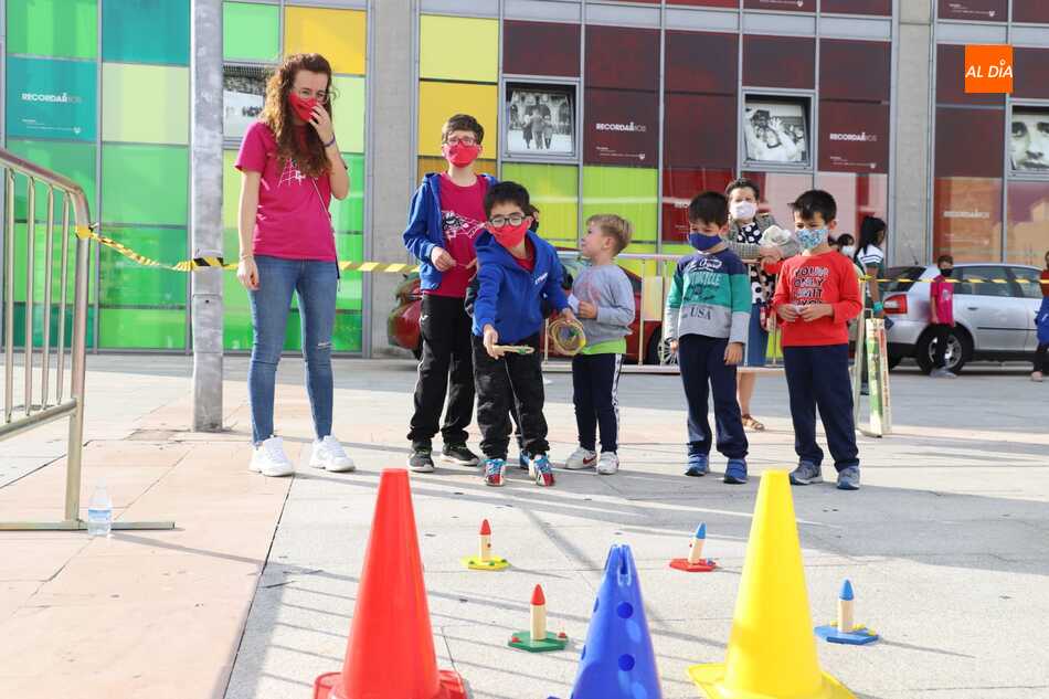 Juegos y actividades infantiles en la Plaza de la Concordia, este viernes. Foto: Lydia González