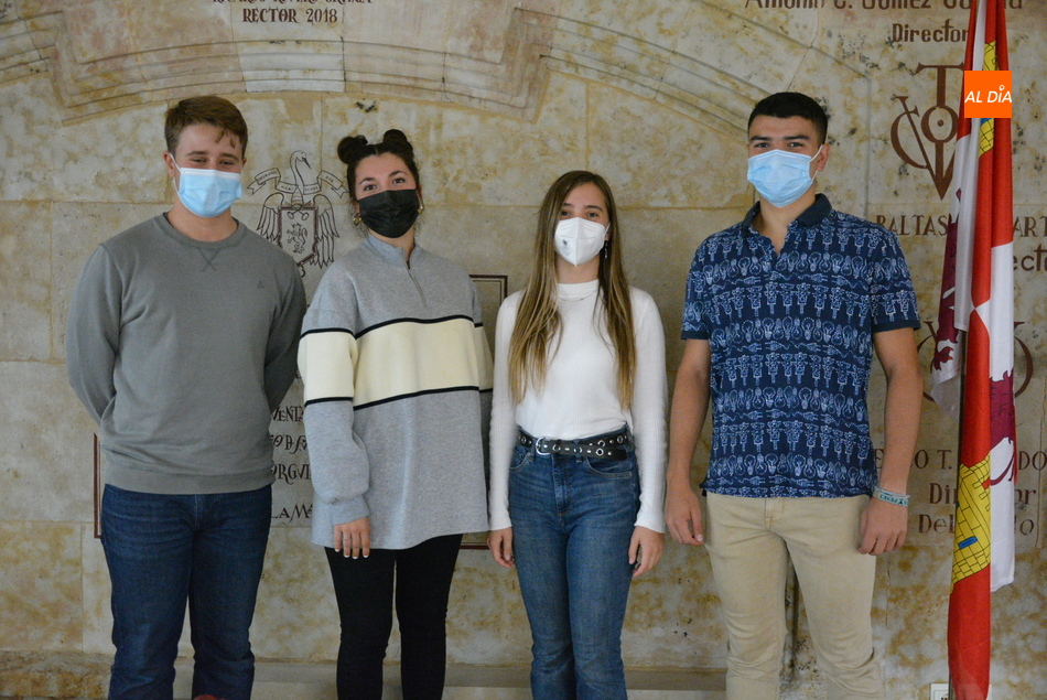 Juan Pérez, Laura Yagüe, Alba Chica y Nacho García relatan sus vivencias en las residencias universitarias. Foto: Vanesa Martins
