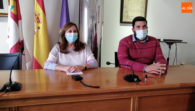 La alcaldesa Carmen Ávila, y el concejal de Urbanismo, Antonio Poveda, presentaban el nuevo Programa de Formación y Empleo