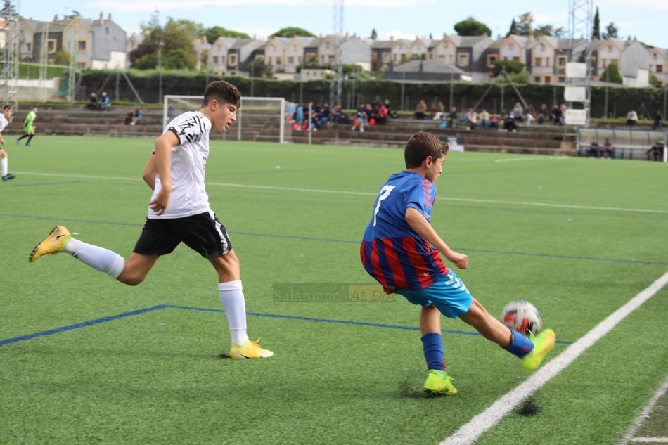 Un momento del partido entre el Salamanca UDS de Regional Cadete y la Segoviana / Lydia González