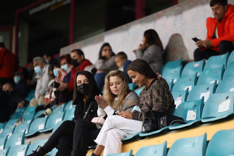 Espectadores en el Helmántico / Lydia González