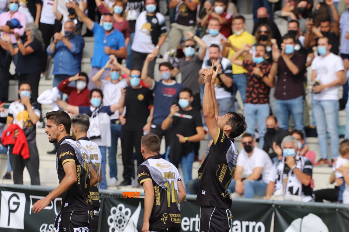 Pablo Espina dedica su gol al cielo / Lydia González