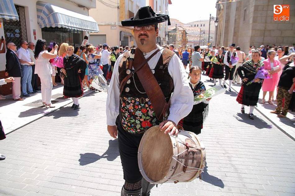 Alberto Vela durante la procesión de la Virgen de la Asunción de Guijuelo - Archivo