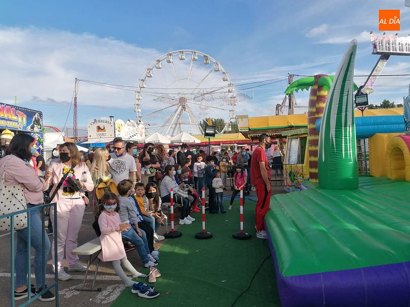 Numeroso público no se ha querido perder la última jornada de las ferias - Fotos: Lydia González