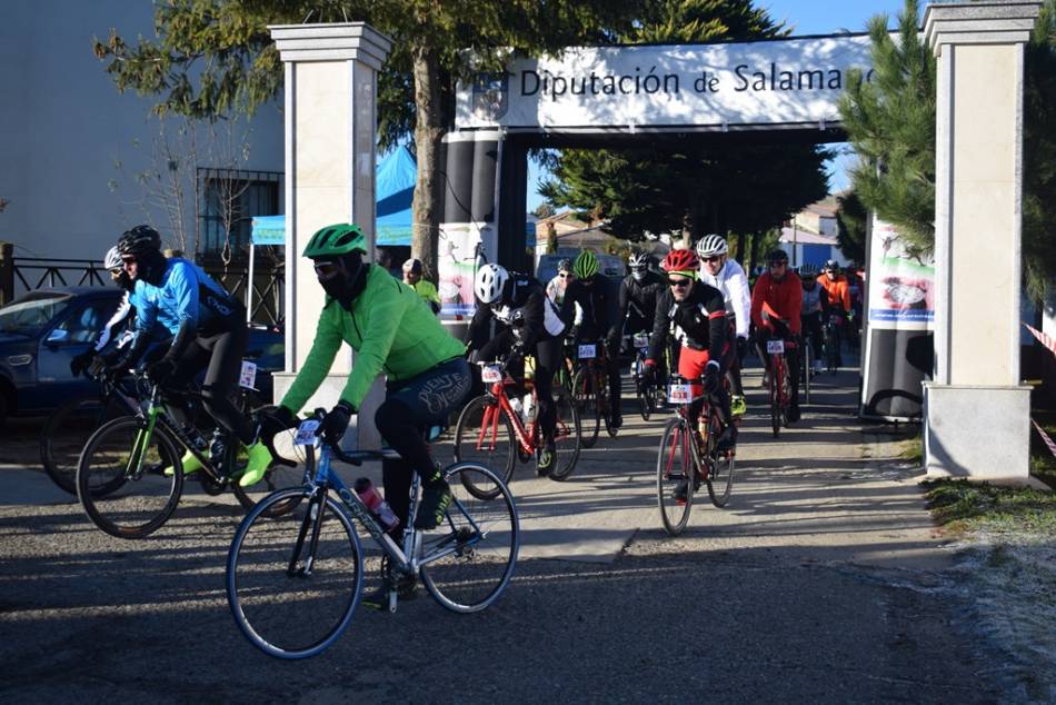 Foto de archivo de la primera edición de la Vuelta Cicloturista Charroad