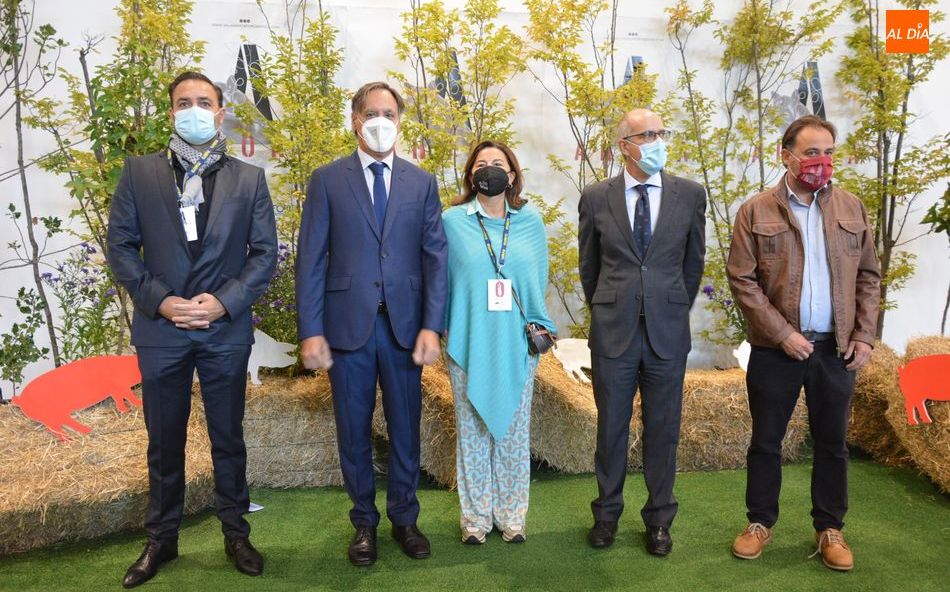 Principales autoridades en la inauguración del III Foro Internacional del Ibérico, en el Palacio de Congresos de Salamanca. Foto de Vanesa Martins