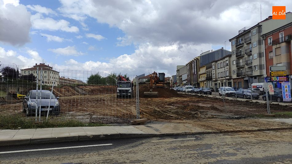 La parcela que acogerá el aparcamiento ya tiene la maquinaria trabajando - KR