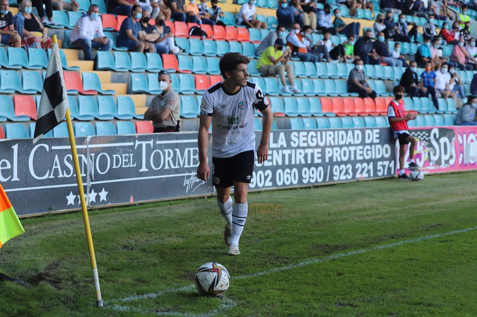Amaro, antes de poner un córner / Lydia González