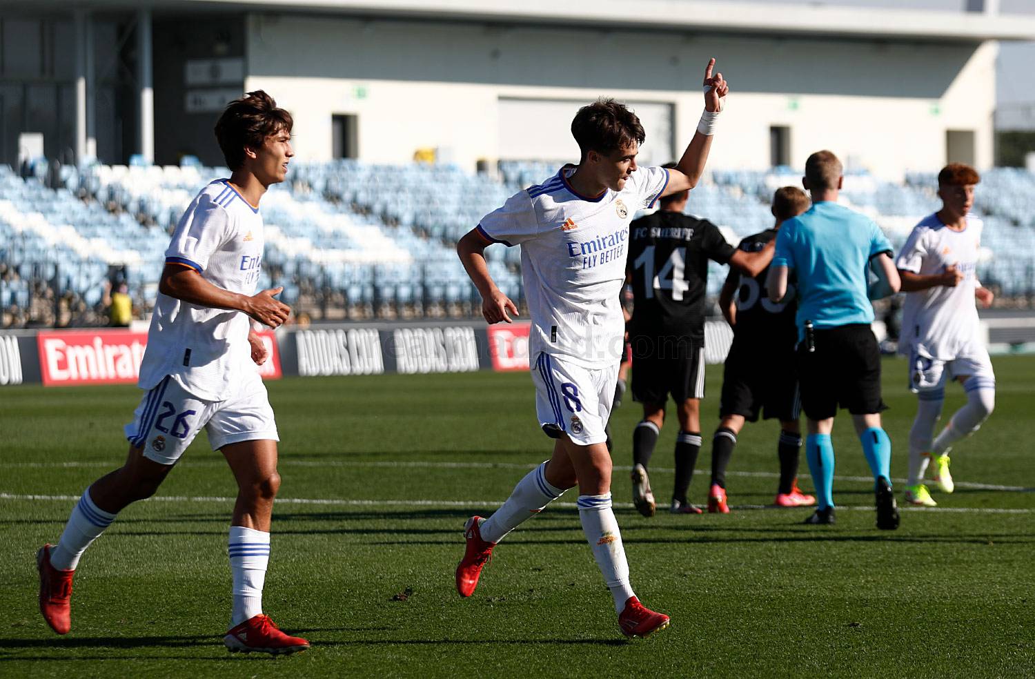 Bruno Iglesias alza el brazo después de marcar de penalti / Real Madrid CF