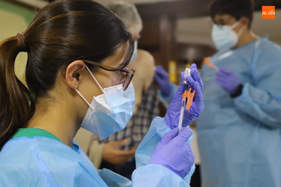 Foto de archivo de una vacunación anterior en una residencia salmantina