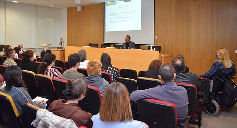 La conferencia de inauguración llevó por título “Transiciones críticas para la política social de hoy: de centrarse en la institución a centrarse en las personas”