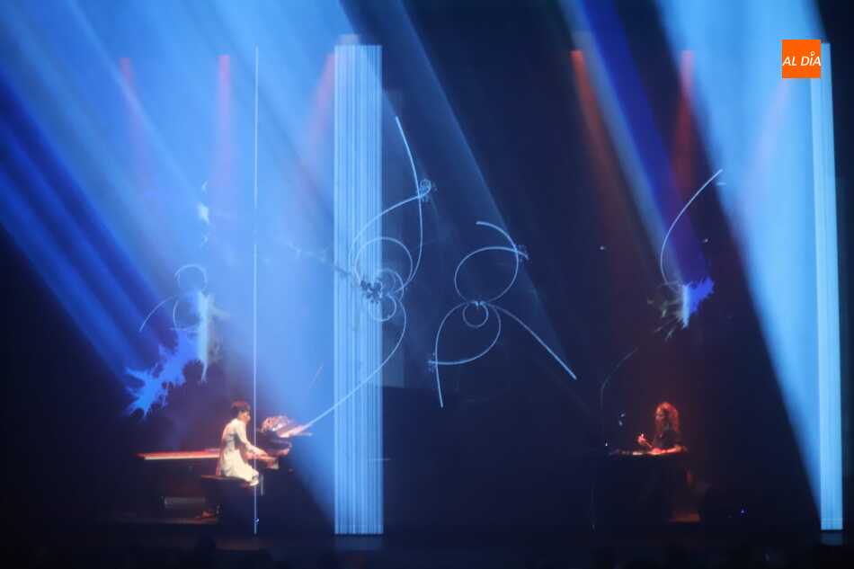 Un momento del concierto de Hara Alonso, acompañada por Alba G. Corral, en el Teatro Liceo