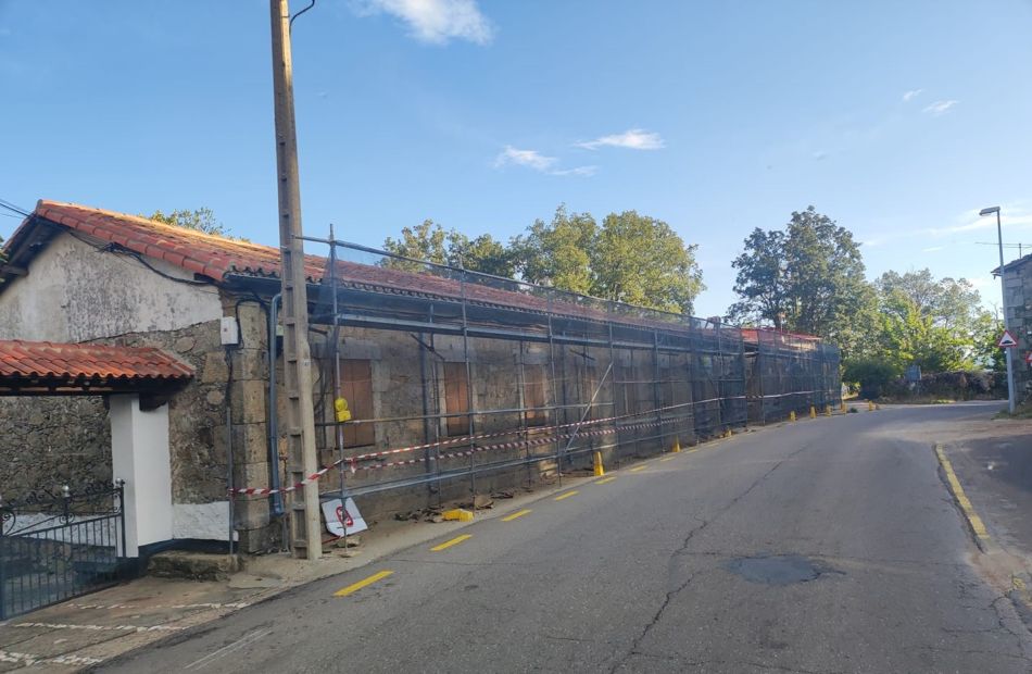 Los trabajos de mejora se pueden apreciar en la fachada del cuartel - Ayto. La Alberca