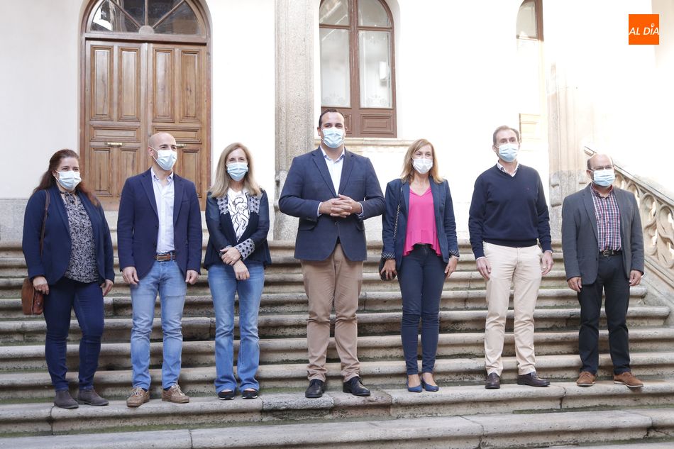 David Mingo, diputado de Cultura, junto a representantes de algunos de los municipios relacionados con esta iniciativa. Foto de Guillermo García San Miguel