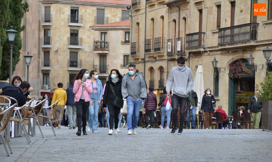 Viandantes en el centro de Salamanca