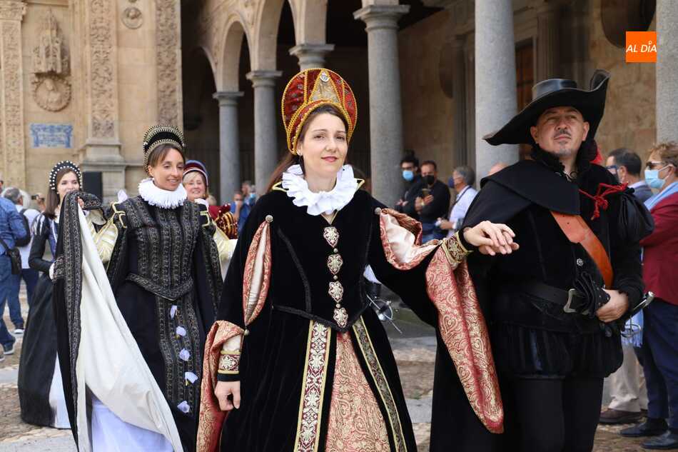 Los participantes en estos actos representarán la sociedad de la época, desde los Tercios Españoles, la corte de Felipe II o una representación de los oficios de entonces acompañados de sus caballerías y carruajes