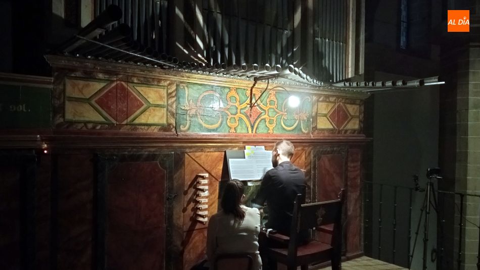 Un momento de la actuación del organista Ángel Montero / E. Corredera