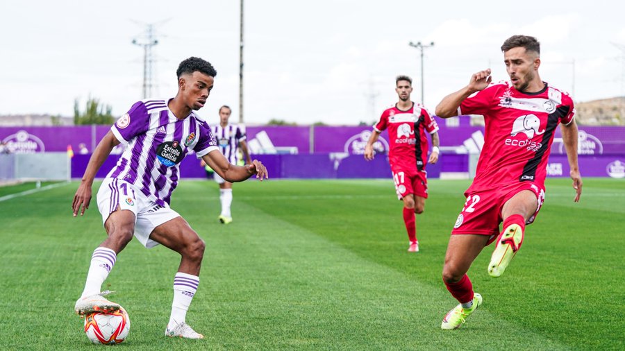 Salinas, en una acción defensiva / Real Valladolid Cantera
