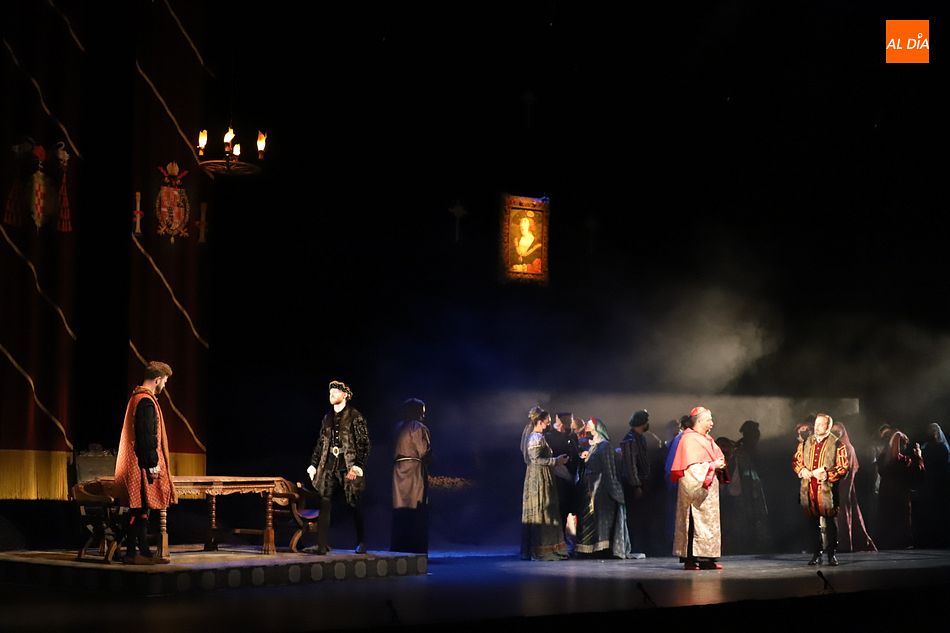 ?Los Comuneros? convence al público salmantino con grandes dosis de historia y emoción