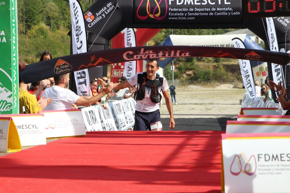 Miguel Heras cruzando la meta como ganador - Fotos: Ultrail La Covatilla