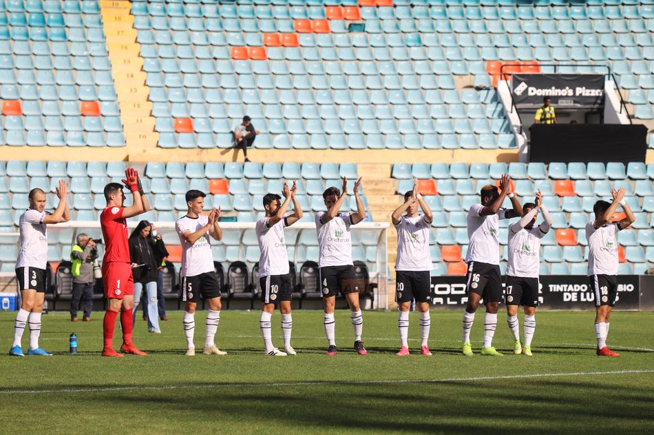 El Salamanca UDS aplaude a la afición / Lydia González