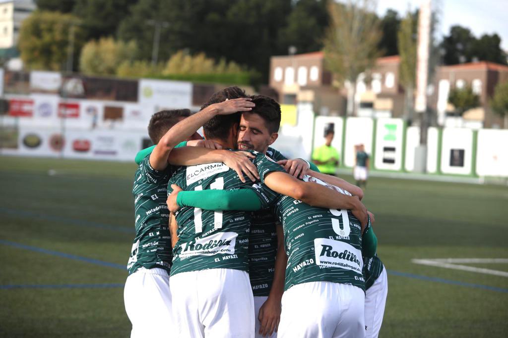 Abrazo de gol en el Guijuelo / CD Guijuelo