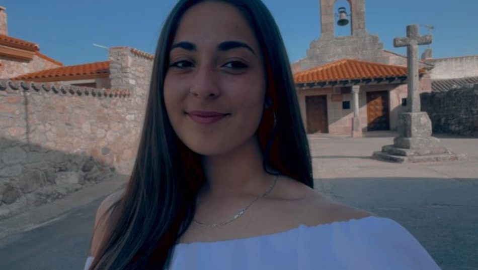 Laura Rodríguez Cuesta cumple los 18 en Cipérez rodeada de amigos