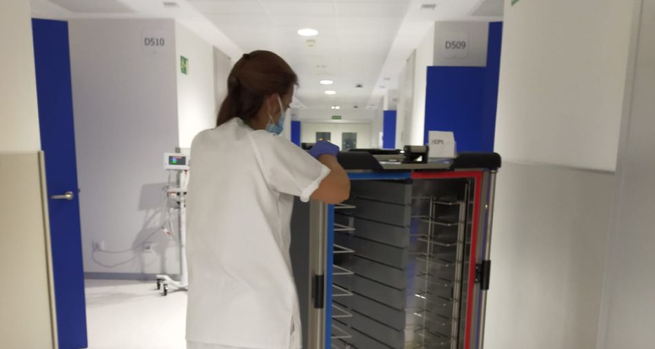 El manejo de los carros de cocina es el centro de esta polémica