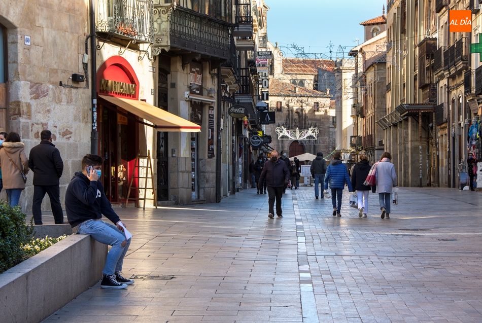 Viandantes en el centro de Salamanca