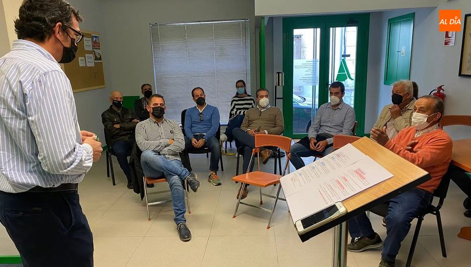 A la charla asistió el presidente de ASAJA Salamanca  Juan Luis Delgado