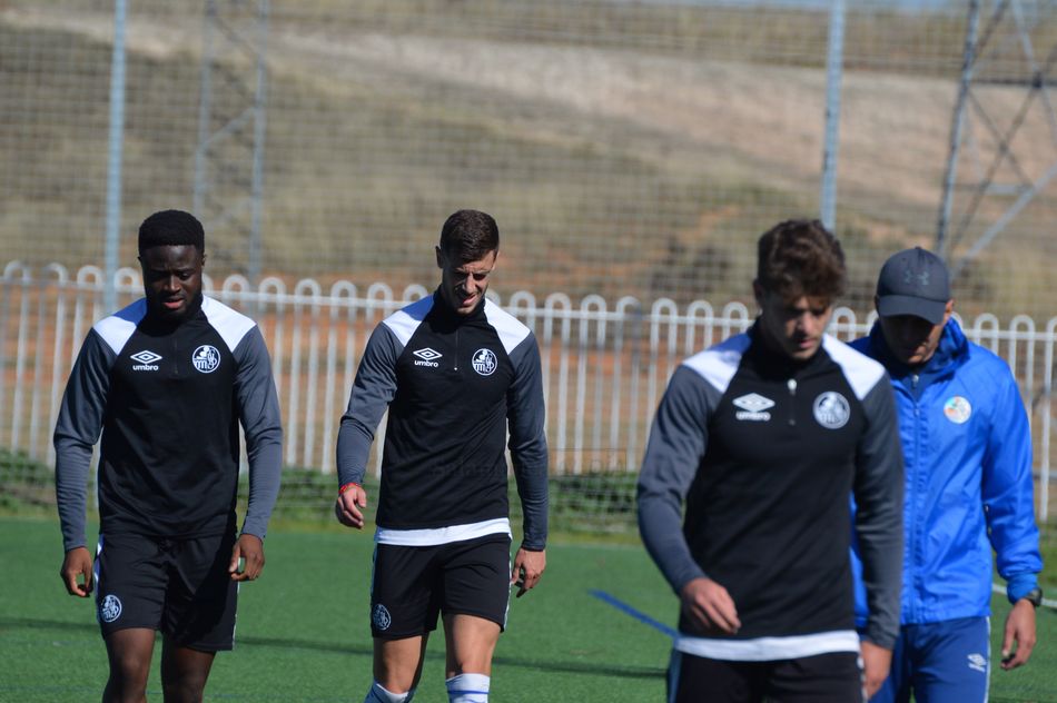 Keita, Morillas y Amaro, al margen, en el Tori / Carlos Cuervo