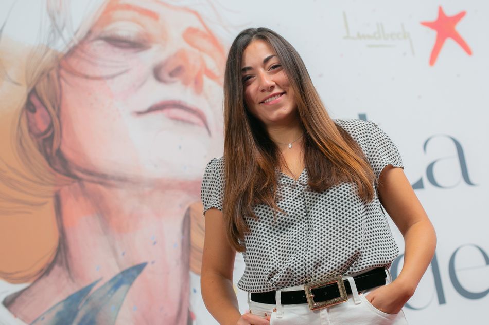 “La historia de Elena es la de muchas personas que en algún momento de sus vidas atraviesan una situación similar y plasma de una manera muy cercana todas las etapas de la enfermedad”, explica Ana Santos