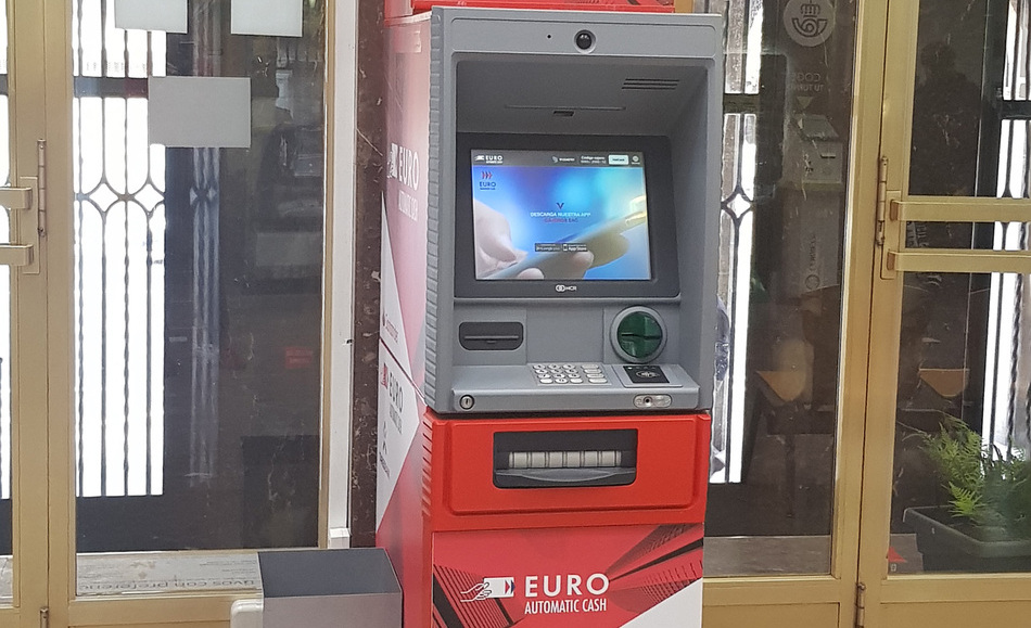 Cajero automático en la oficina principal de Correos en Salamanca