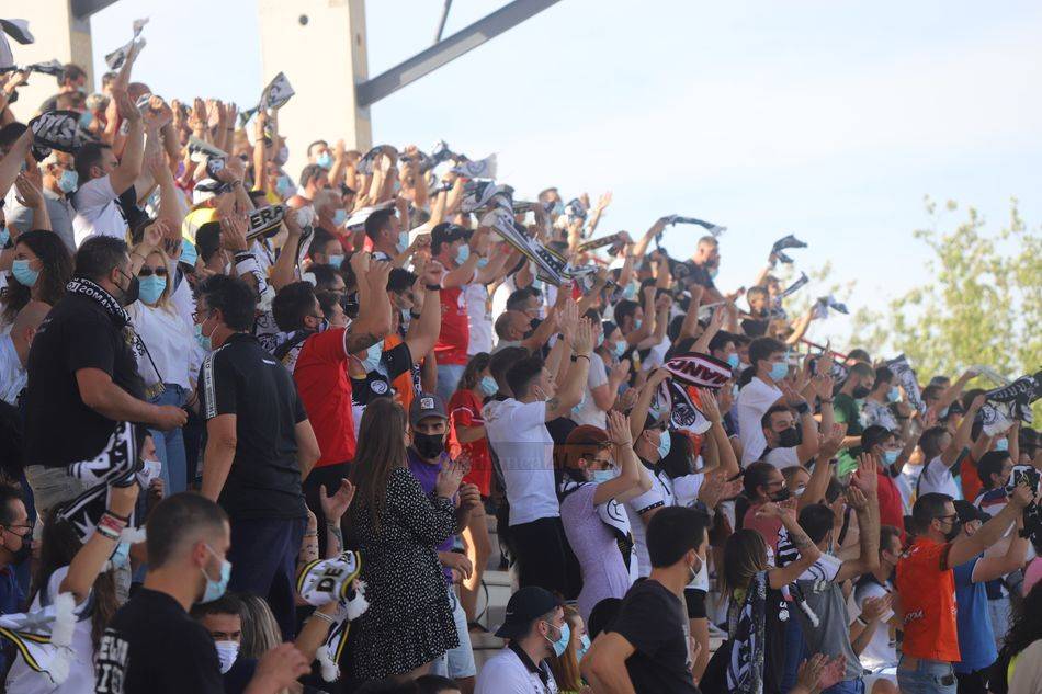 El Reina, en plena fiesta / Lydia González